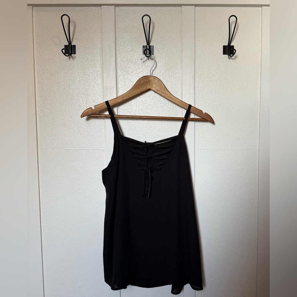 NWT Shinestar Women’s Classy Black Sleeveless Criss Cross Top Size Large